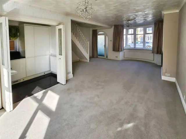 Photo 2 — Shanklin Drive, Nuneaton, Warwickshire, CV10