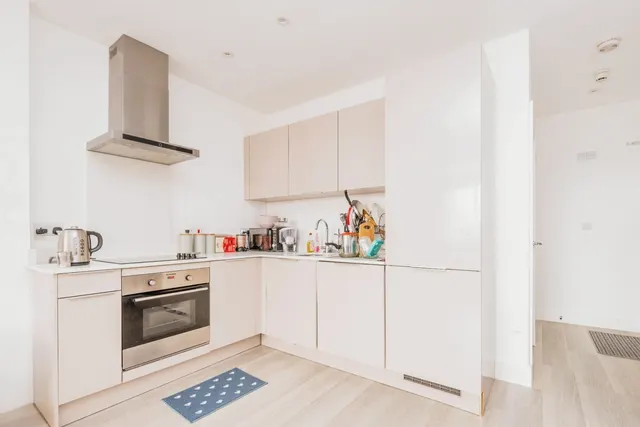 North Street, Horsham, RH12, photo 2