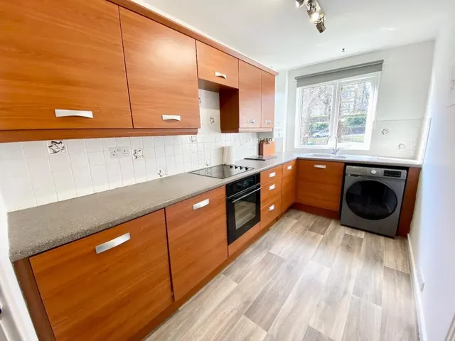 Queens Road, Edgerton, HD2, photo 3