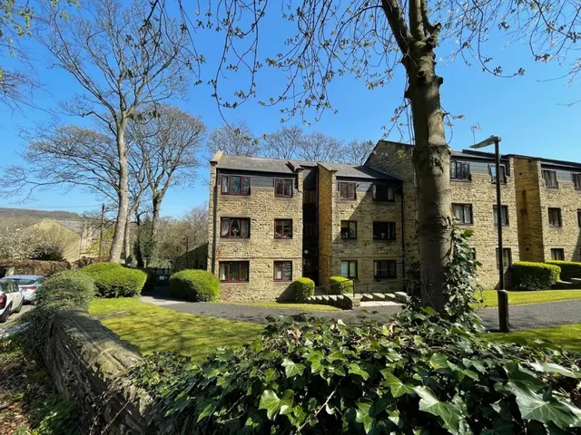 Queens Road, Edgerton, HD2, photo 1