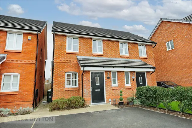 Moor Farm Close, Chadderton, OL9, photo 1