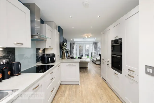 Moor Farm Close, Chadderton, OL9, photo 3