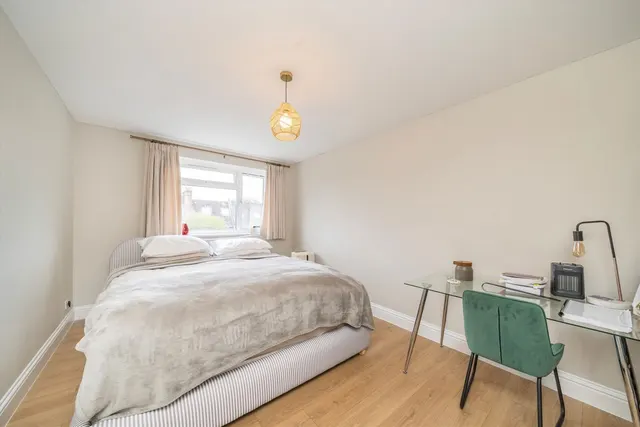 Weir Road, SW12, photo 3