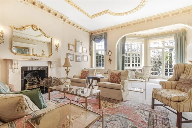 Bracknell Gardens, Hampstead, London, NW3 7EE, photo 1