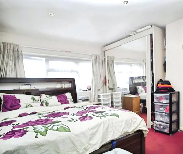 Photo 2 — Cheviot Close, DA7