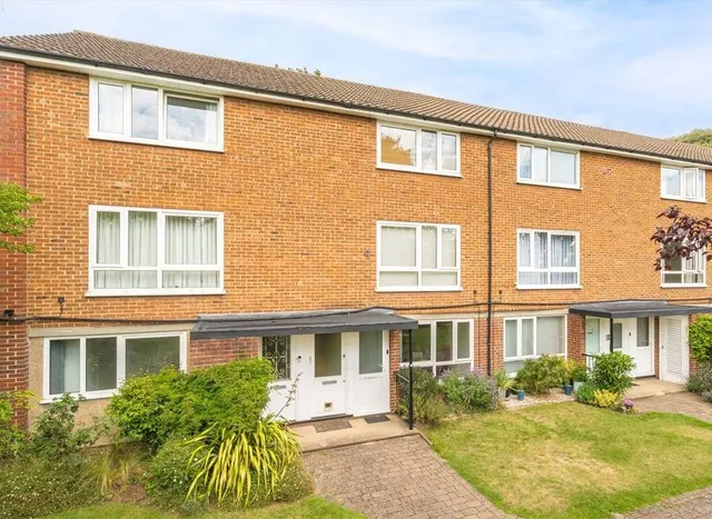 Photo 2 — Edge Hill, Wimbledon, SW19