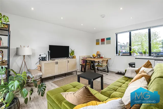1 bedroom flat, Colney Hatch Lane, London, N10