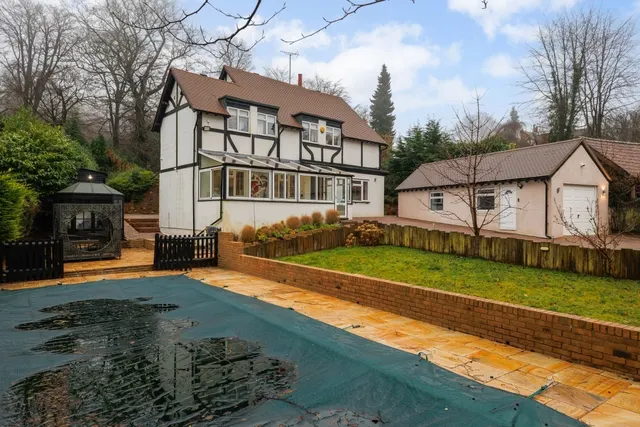 Weald Way, Caterham, CR3, photo 1