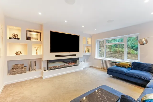 Weald Way, Caterham, CR3, photo 2