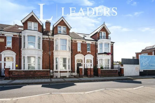 1 bedroom flat, Victoria Road North, Southsea, PO5