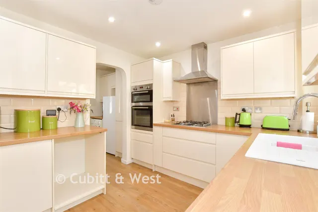 Covert Close, Crawley, RH10, photo 2