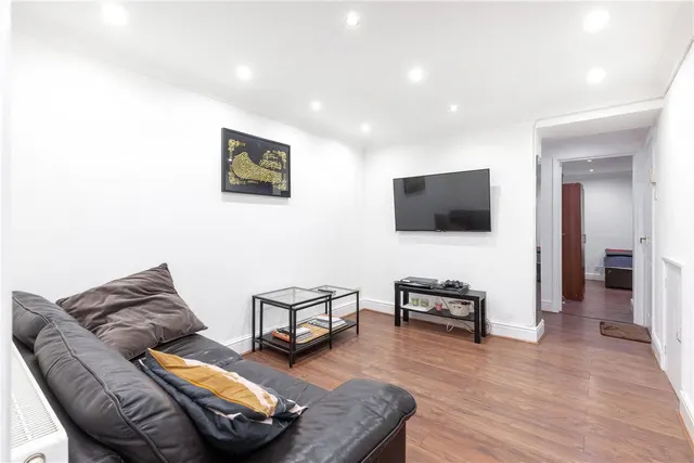 2 bedroom flat — Hackney Road, London, E2