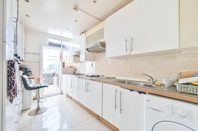 Photo 2 — 144 Ellesmere Road, London