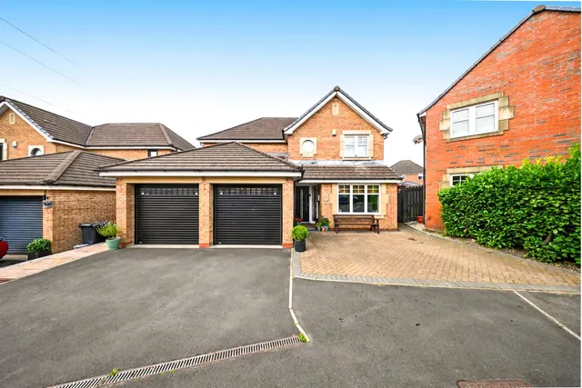 Daisy Hill Court, Huncoat, Accrington, BB5 6NL, photo 1