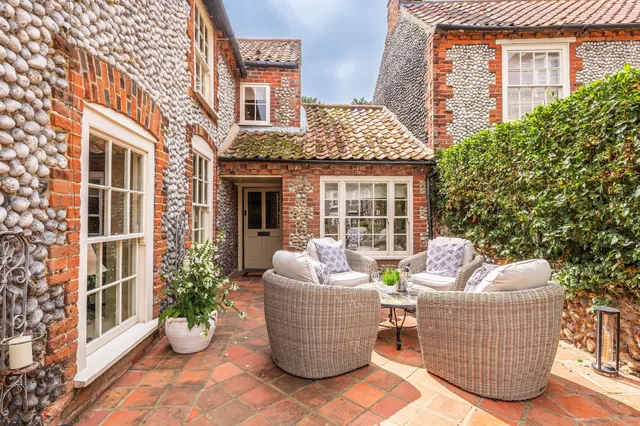 Beautifully Renovated Cottage Moments, photo 3