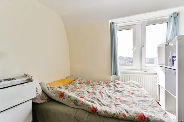 Photo 3 — 37 Bradfield House, Wandsworth Road, London