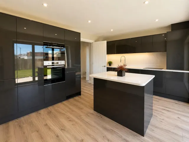 Slindon Avenue, Peacehaven, photo 1