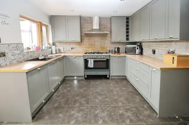 Photo 2 — Taylor Hill Road, Taylor Hill, Huddersfield, West Yorkshire, HD4