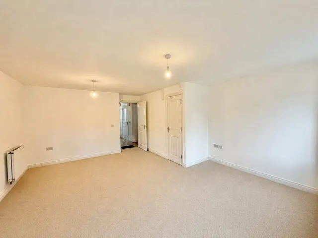 Photo 3 — Warwick Avenue, Broughton, Milton Keynes, Milton Keynes, MK10 7AZ