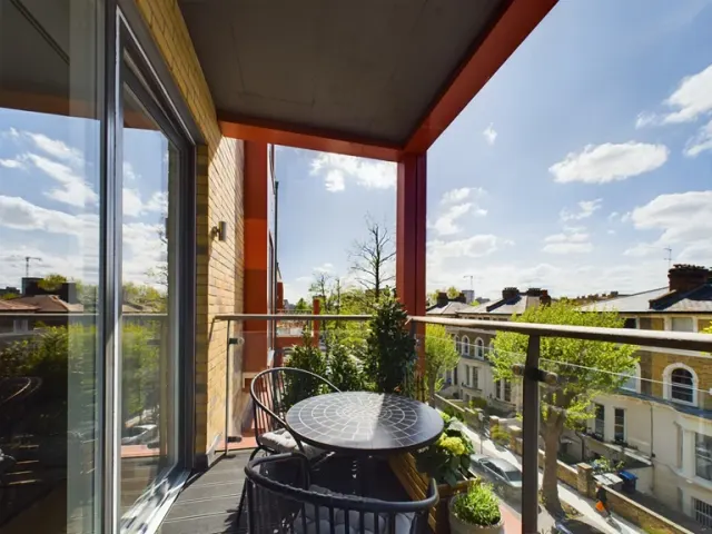 Photo 2 — Tollgate Gardens, Kilburn, NW6 5FU