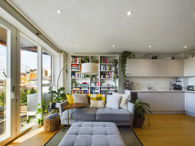 Tollgate Gardens, Kilburn, NW6 5FU, photo 1