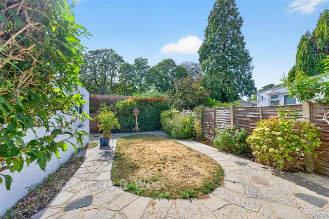 Courtlands Crescent, Banstead, SM7, photo 3
