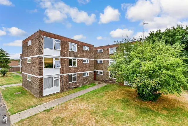 Juniper Square, Havant, PO9, photo 1