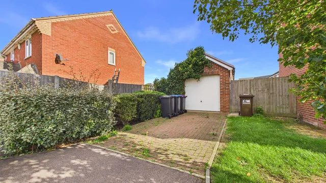 St. Vincent Close, Crowland, photo 2