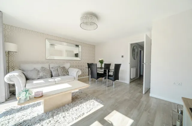 Photo 3 — Titchener Way, Hook, Hampshire, RG27 9RT