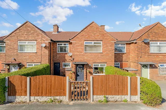 Photo 2 — Hayes Crescent, Frodsham, Frodsham, WA6 7PG