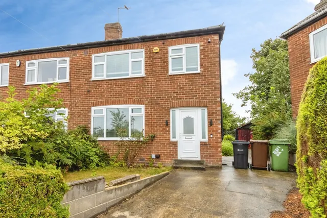 Woodland Rise, LEEDS, photo 1