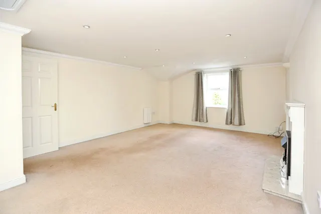 Heaton Moor Road, Heaton Moor, SK4, photo 2