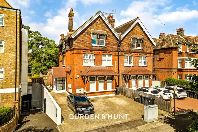 Hermon Hill, Wanstead, E11, photo 1