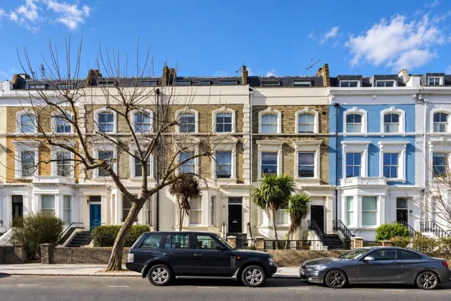 Lancaster Road London W11, photo 1