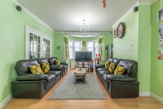 Photo 2 — 20 Maricas Avenue, Harrow