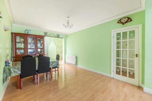 Photo 3 — 20 Maricas Avenue, Harrow