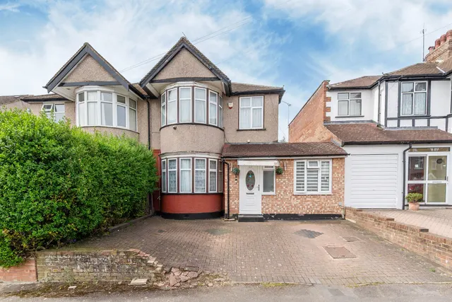 20 Maricas Avenue, Harrow, photo 1