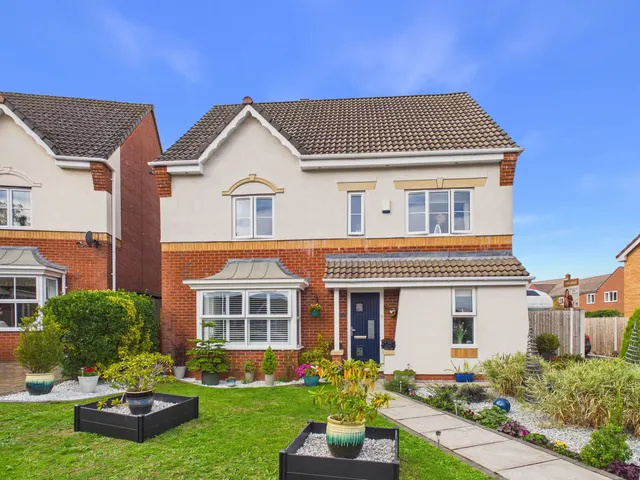 Kestrel Crescent, Droitwich, WR9, photo 1