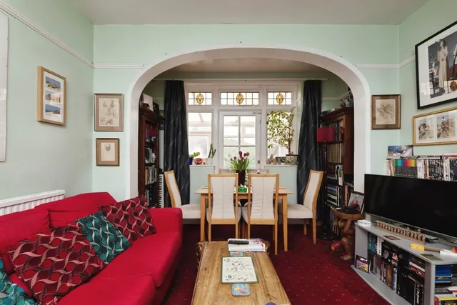 Photo 3 — Fairway Gardens, Ilford, IG1