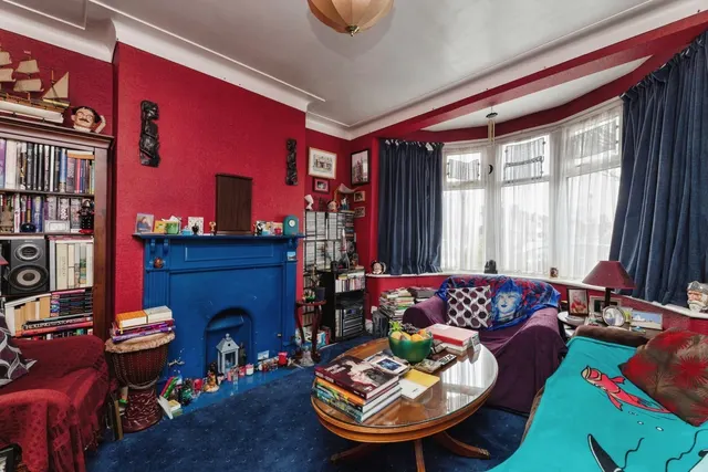 Photo 2 — Fairway Gardens, Ilford, IG1