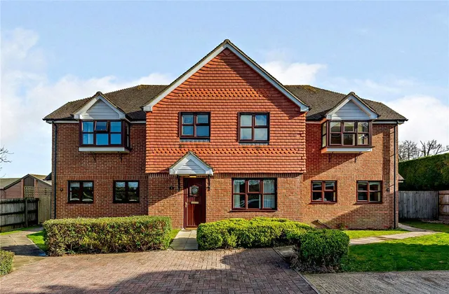 Hedge Row, Gore End Road, RG20, photo 1