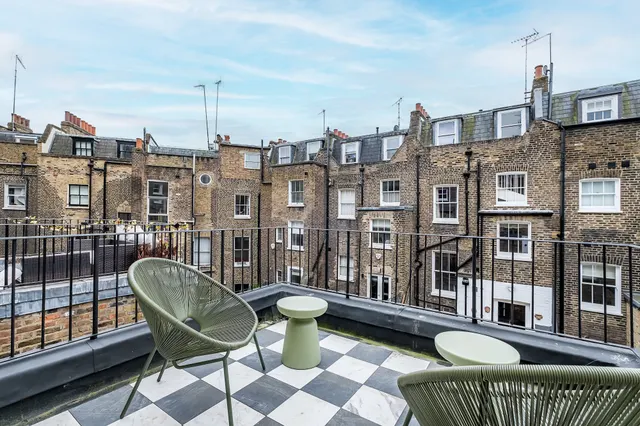Photo 2 — Sutherland Street, London, SW1V
