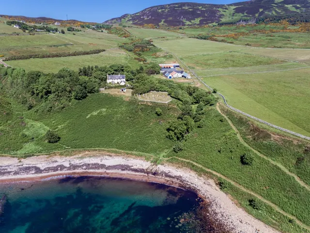 6 bedroom house — Navidale, Helmsdale, Sutherland, KW8 6JS