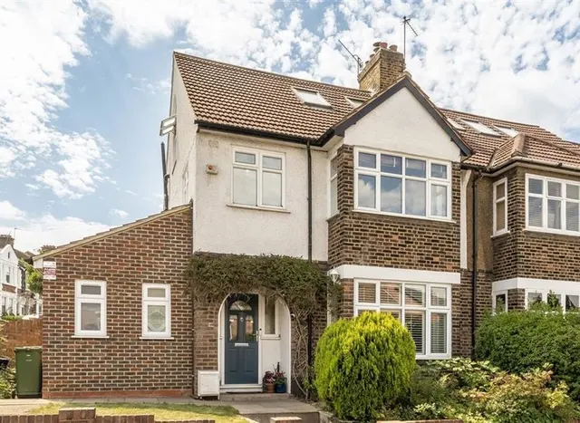 Bramshot Avenue, Charlton, SE7, photo 1