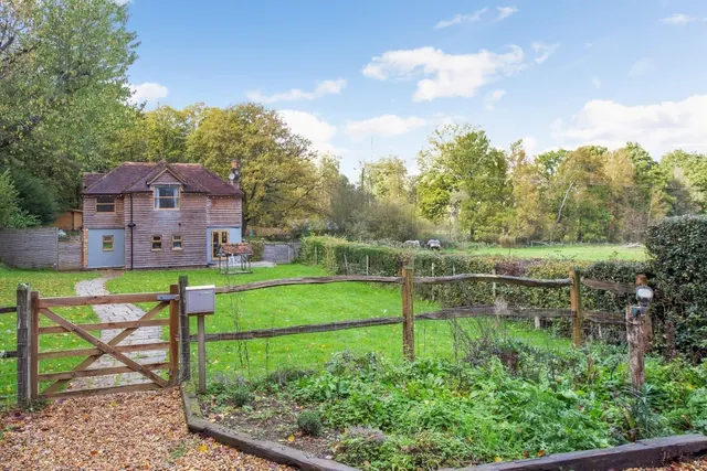 4 bedroom house — Standon Lane Ockley RH5