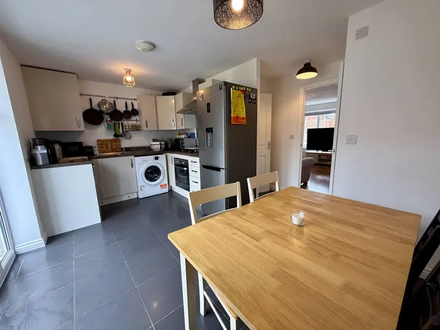 Windmill Close, Woodville, photo 3