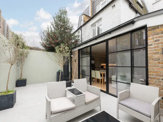 Fulham Palace Road, London, SW6, photo 1