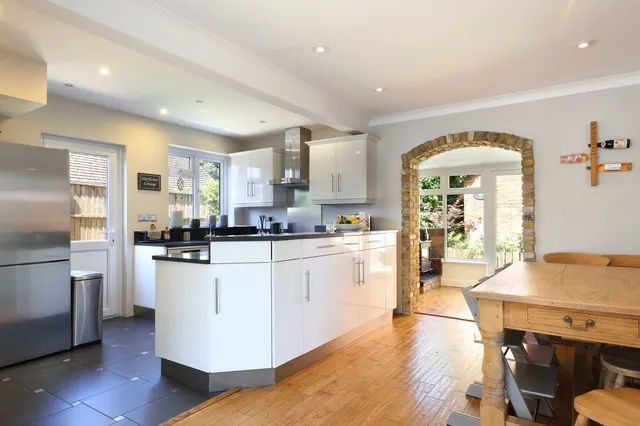 Wycombe End, Beaconsfield, HP9, photo 2