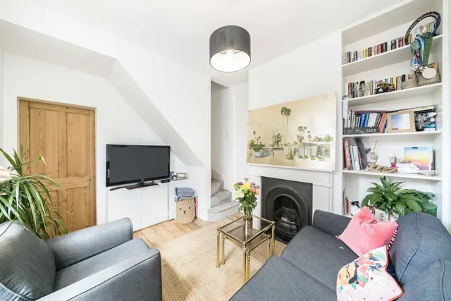 Talbot Road, TW2, photo 2