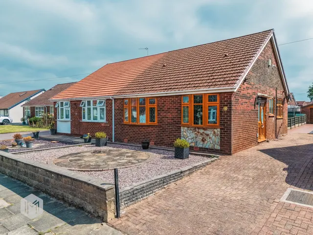 Sunningdale Avenue, Radcliffe, Manchester, M26 3WJ, photo 1